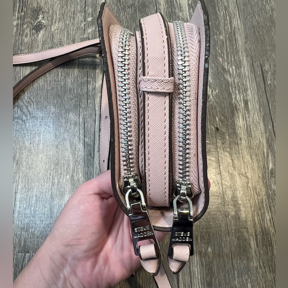 Steve Madden Baby Pink Crossbody with Built in Wallet Adjustable Strap - Picture 5 of 11